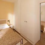 Daire Nice Apartment In Umag With Wifi *