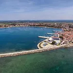 Nice Apartment In Umag With Wifi Daire
