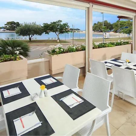 In With Outdoor Swimming Pool Διαμέρισμα