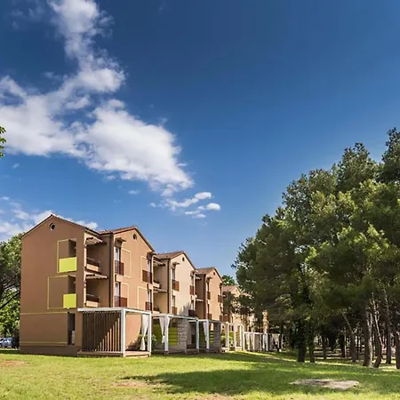 Διαμέρισμα In With Outdoor Swimming Pool