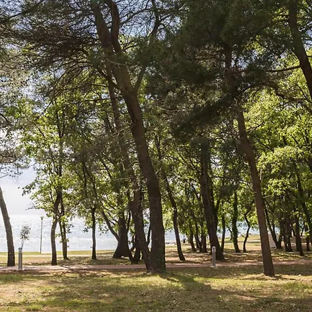 Nice Apartment In Umag With Wifi Умаг