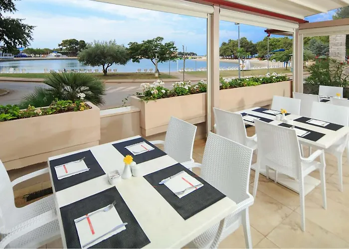 In With Outdoor Swimming Pool Διαμέρισμα