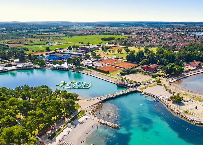 In With Outdoor Swimming Pool Διαμέρισμα Ουμάγκ