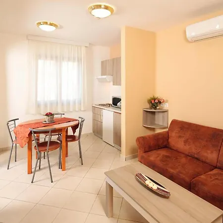 شقة 2 Bedroom Stunning In أوماغ